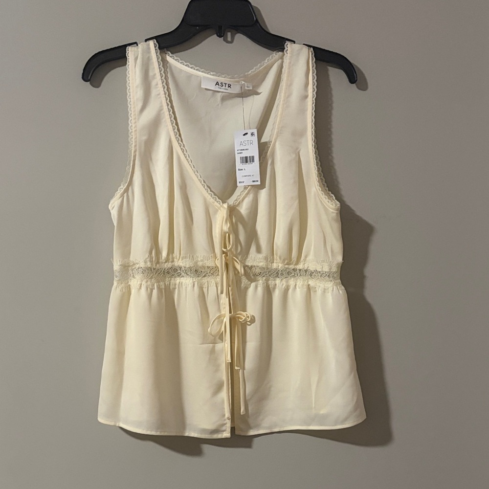 ASTR Women's Cream Tie-Front Blouse( ivory color )